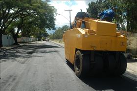 Obras de pavimentação beneficiam vários bairros da área urbana