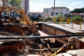 Pedestres já podem passar pela ponte do Rio Sesmarias