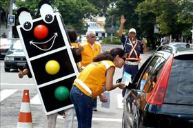 Trânsito: Estudantes da Cidade Alegria participam de campanha educativa