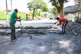 Ruas com pavimento de concreto são recuperadas pela Prefeitura