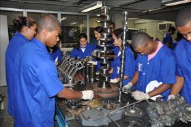 Feira de Profissões da Prefeitura destaca cursos de capacitação para jovens