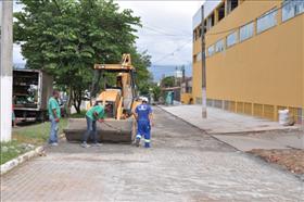 Prefeitura recupera ruas e avenidas na região do Manejo