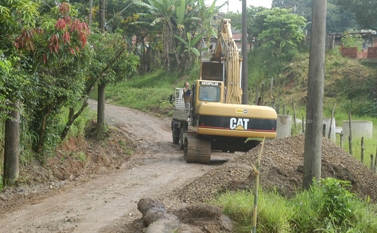 Prefeitura prossegue com trabalhos de melhorias em estradas rurais