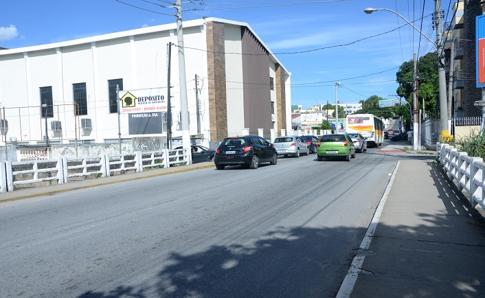 Obras alteram trânsito na Rua do Rosário
