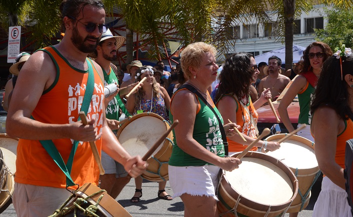 Carnaval: foliões voltam a agitar as ruas da cidade